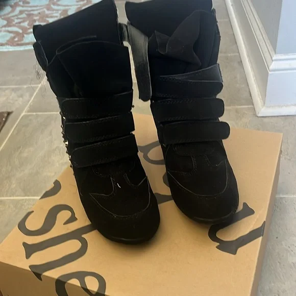 Beau and Ashe Black Studded Wedges - Picture 2 of 3